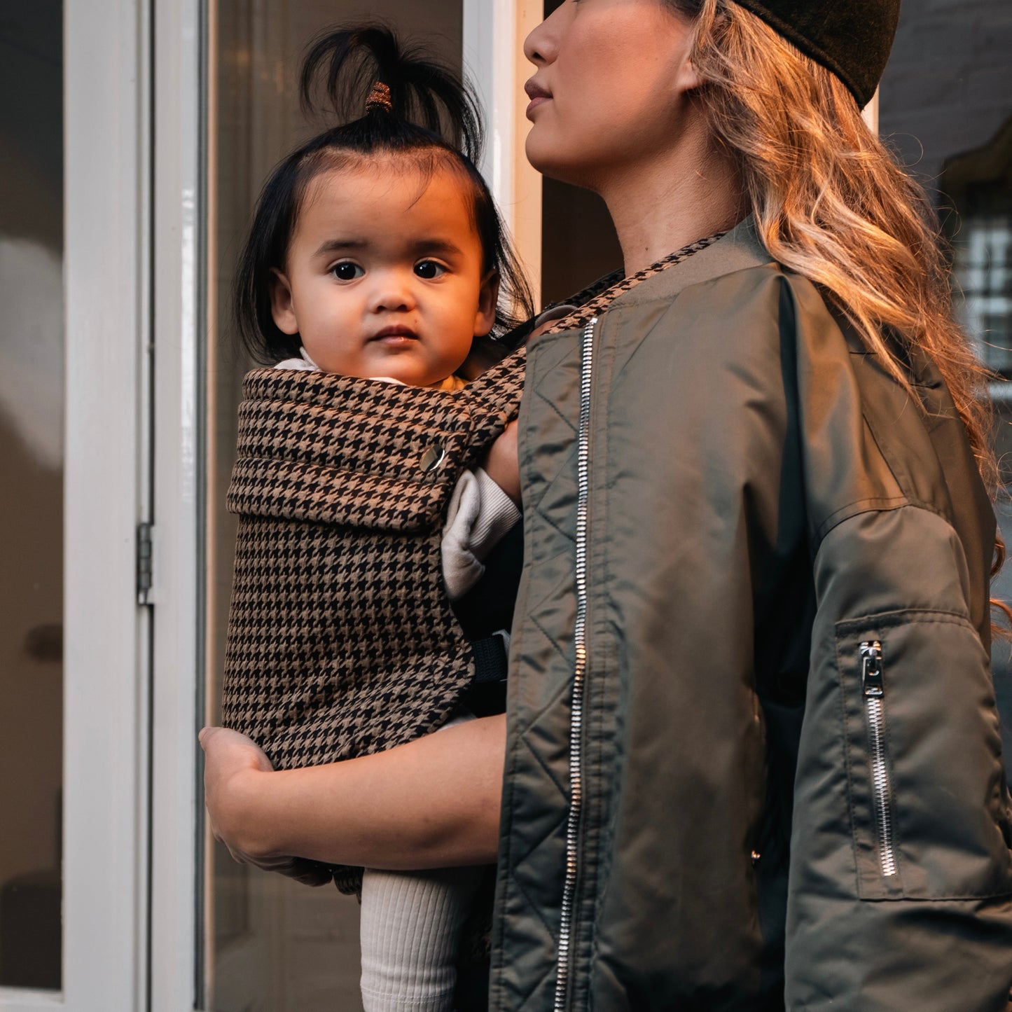 Nosidełko dla dziecka - Brązowy w pepitkę